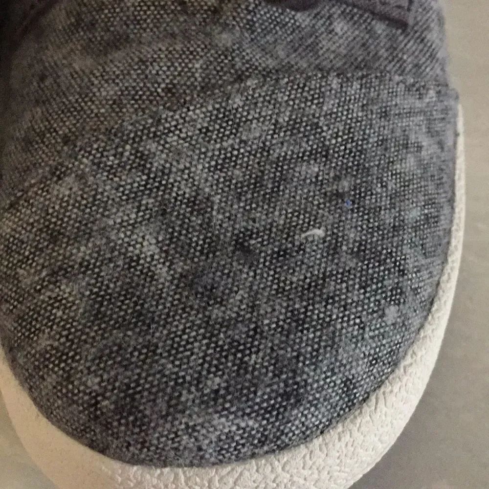 🎉1 hr Sale 🎉Boy toms shoes 💙 - Picture 3 of 6